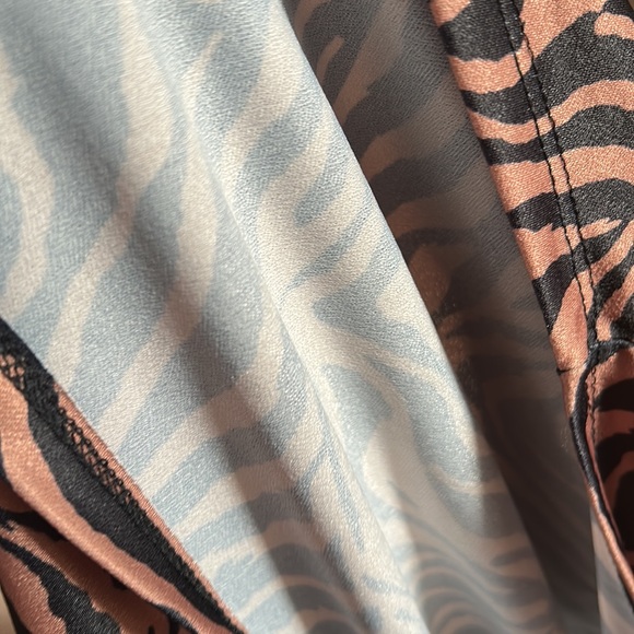 A crop top from SHEIN. Never been worn fabric is good.Zebra striped cowl shirt. - Picture 4 of 6